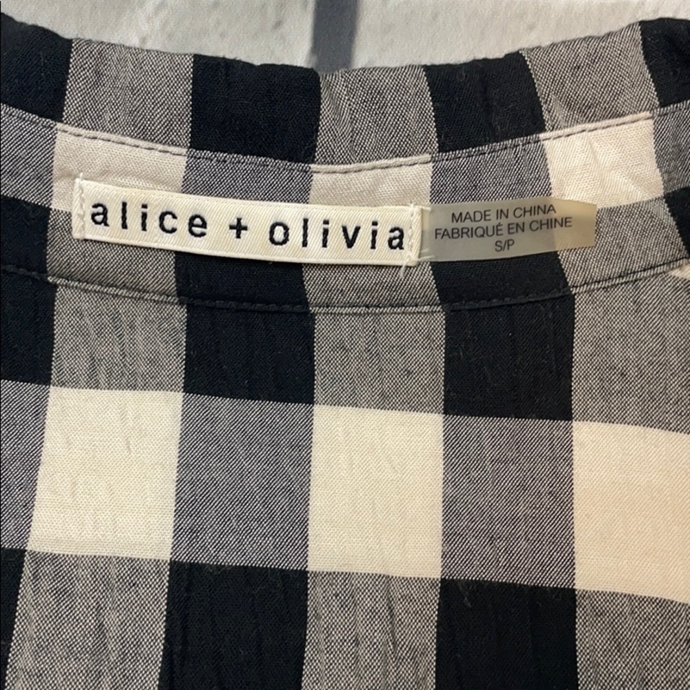 Alice + Olivia button down cuffed sleeves (Size S) - Picture 4 of 5